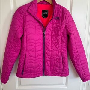 The North Face Women’s Lightweight Quilted Puffer Jacket Magenta Small